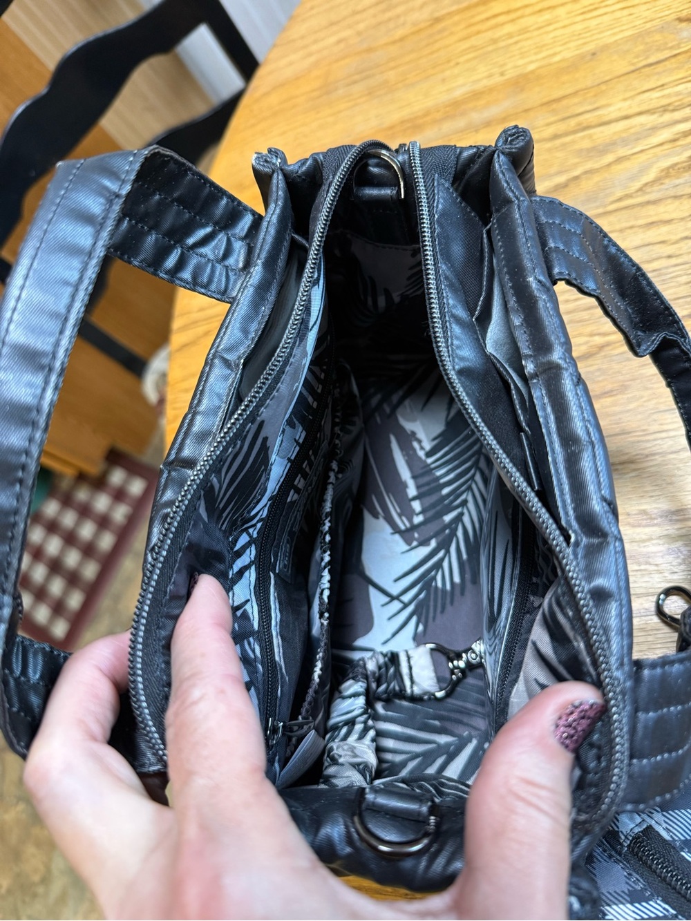 Lug Jitterbug in Metallic Black with Lug Splits Wallet and Crossbody Strap. - Picture 2 of 9